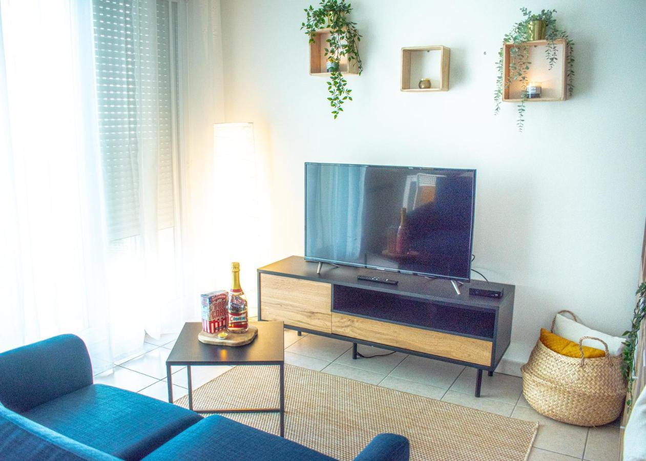 Studio Charmant Cergy Le Haut Au Pied De La Gare ! Parking Prive ! Leilighet Eksteriør bilde
